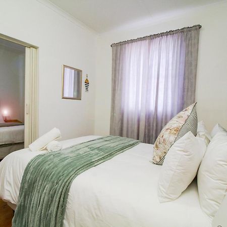 Schooner House Hotell Gansbaai Eksteriør bilde
